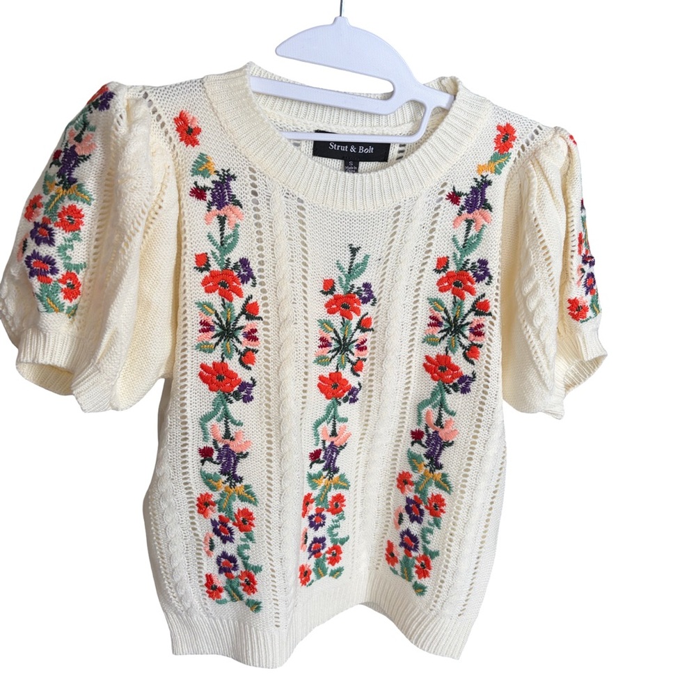 Strut & Bolt Cream Floral Short Sleeve Sweater Size S - Picture 4 of 8